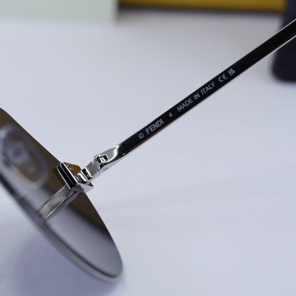 Final Price! Fendi FE40060U 16X Silver/Blue Sunglasses - Picture 9 of 12
